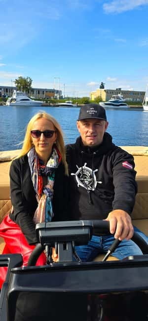 Riga: Private tour - City Panorama with premium class boat - Central Market and the wider Daugava view