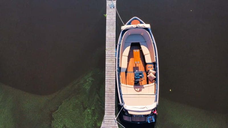 Riga: Private tour - City Panorama with premium class boat - What Captain Janis adds to the ride