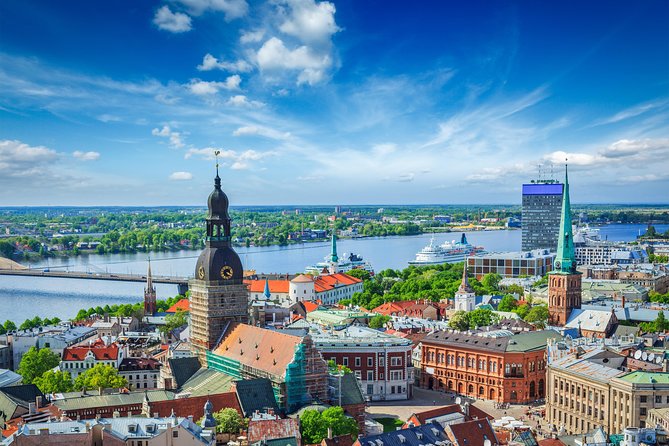 Riga Private Walking Tour - The Statue of Roland and medieval civic symbols