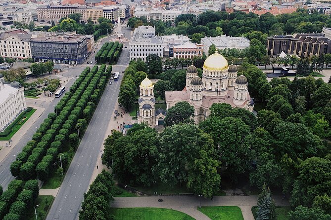 Riga: Private Walking Tour with a Local - What the guides bring to the experience
