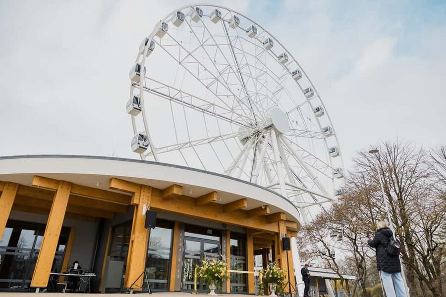 Riga Rise: Giant Panoramic Wheel Ticket - Reaching the top of Riga