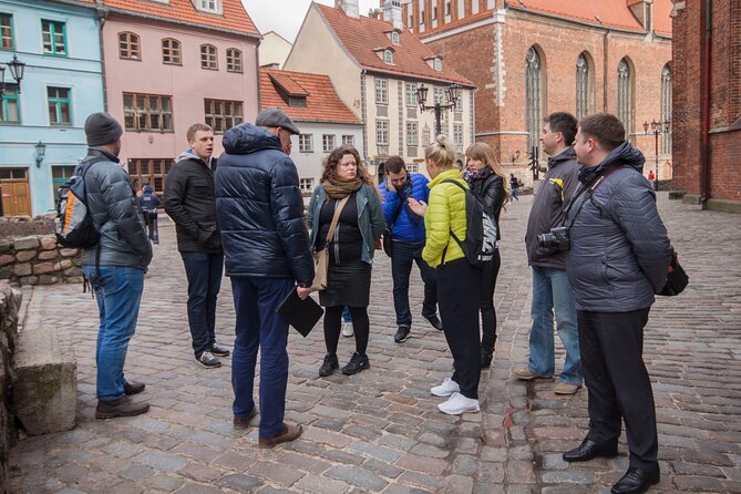 Riga Sightseeing Tour for First Time Visitors - Latgale Suburb and the Academy of Sciences