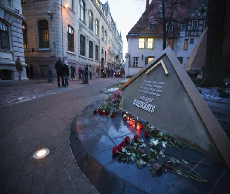 Riga: Stories of Soviet Riga Guided Walking Tour - The Monument of the Latvian Rifleman
