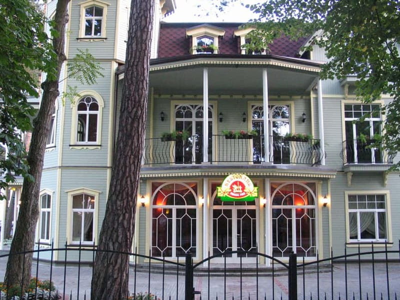 The Soul of the Baltic Sea - Jurmala Tour - Wooden houses that give Jurmala its character