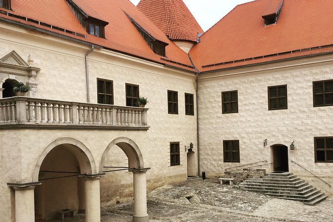 Tour from Riga to Vilnius: Bauska Castle, Rundale Palace and The Hill of Crosses - Why this Riga to Vilnius transfer makes sense