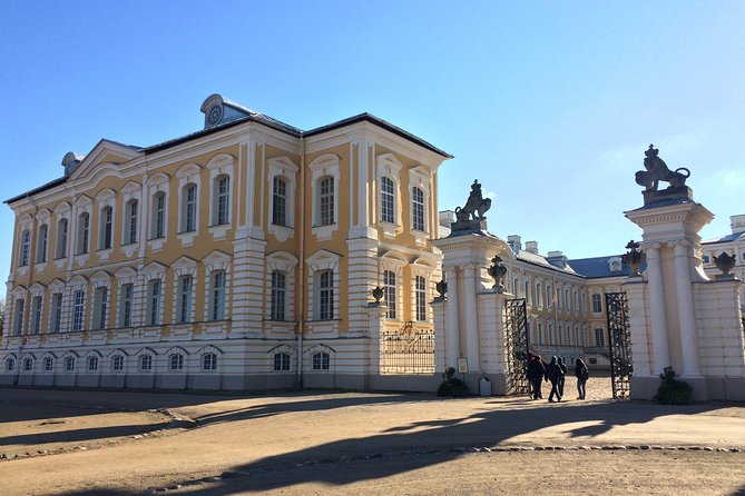Tour from Riga to Vilnius: Bauska Castle, Rundale Palace and The Hill of Crosses - What the driver-guide adds to the day